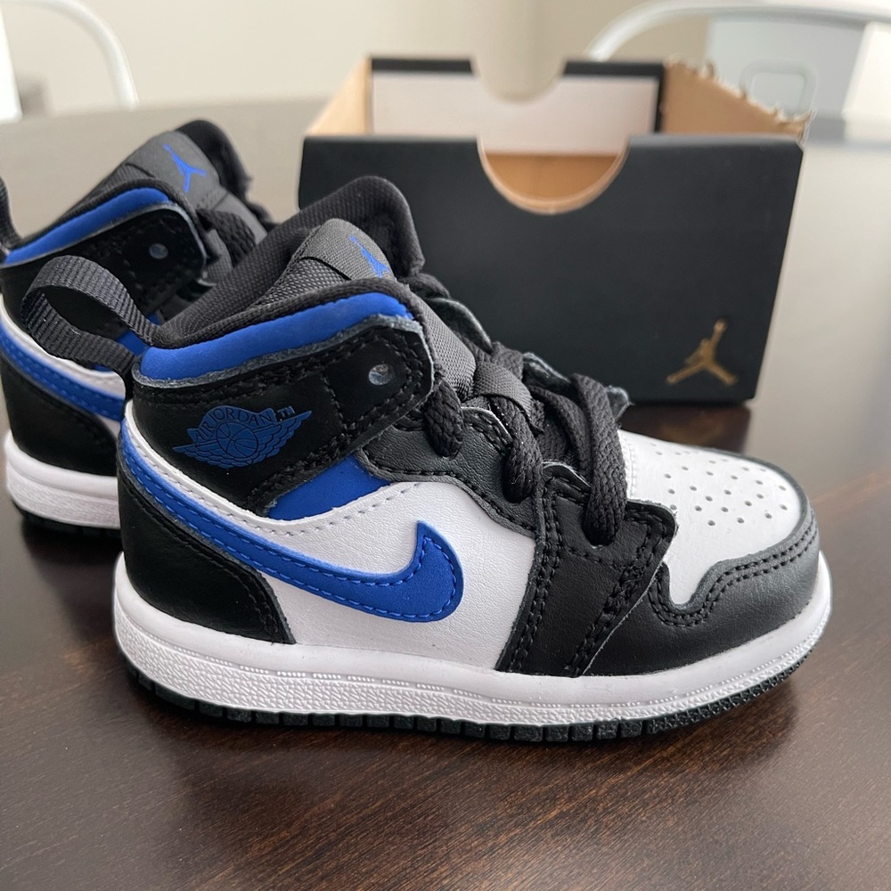 JORDAN 1 MID TODDLER - SIZE 5C